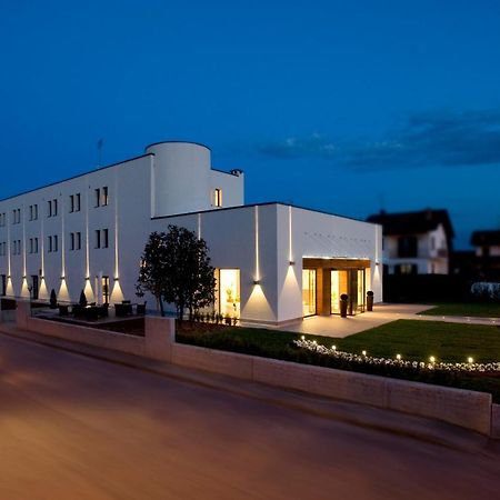 Hotel Napoleon شيراسكو المظهر الخارجي الصورة
