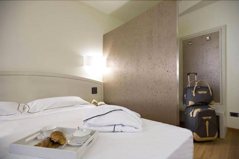Hotel Napoleon شيراسكو المظهر الخارجي الصورة