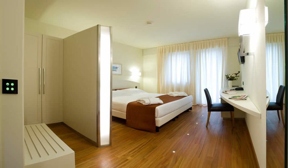 Hotel Napoleon شيراسكو المظهر الخارجي الصورة