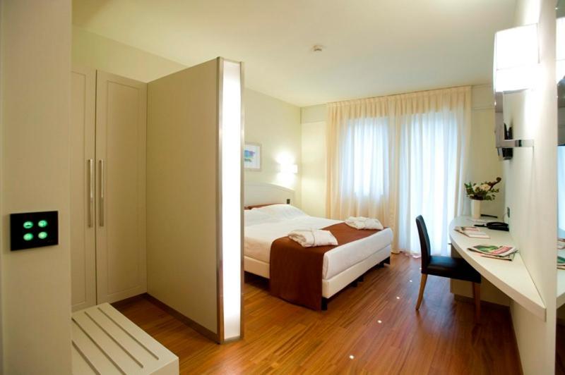 Hotel Napoleon شيراسكو المظهر الخارجي الصورة